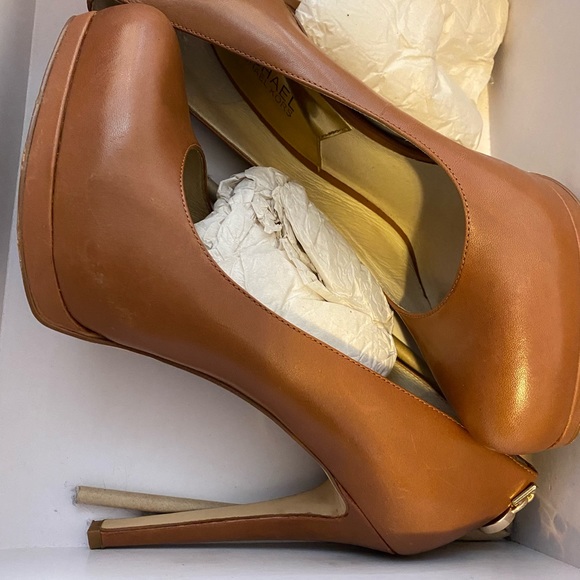 MK Heels 👠 - Picture 8 of 8